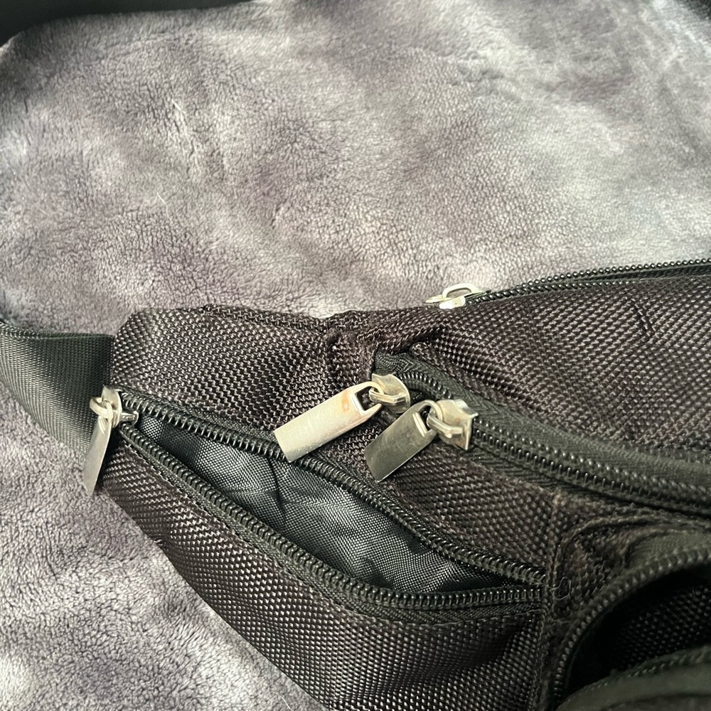 Black Basic Fanny Pack - Picture 7 of 9